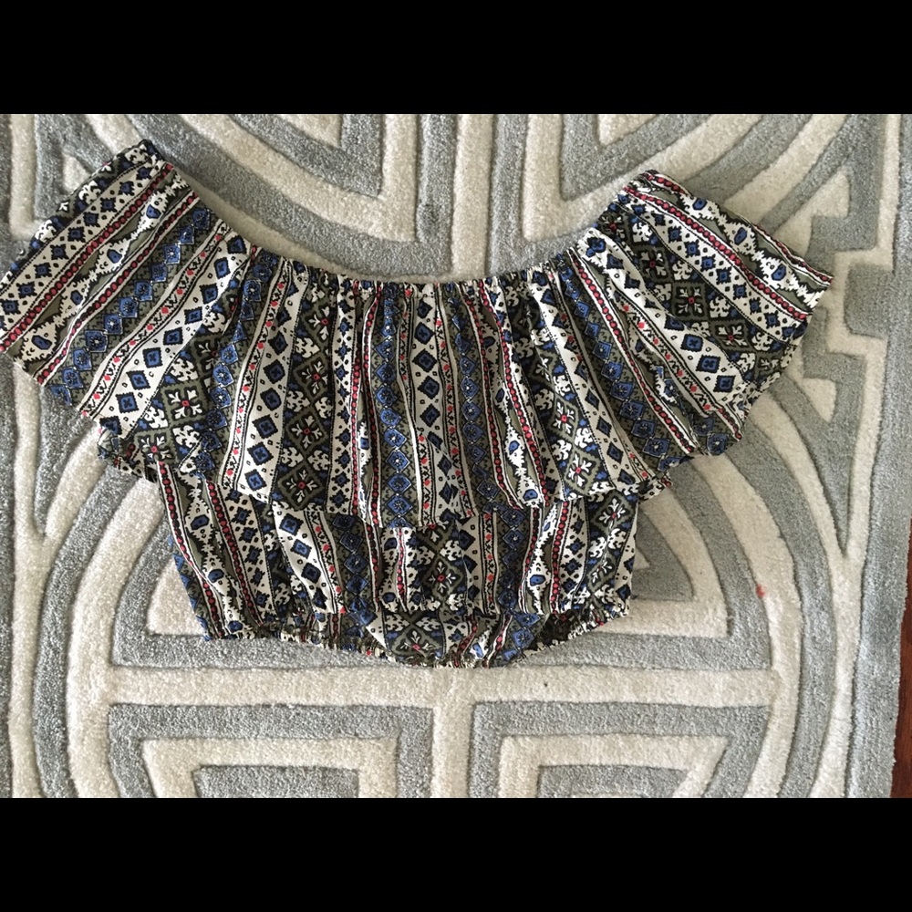 Hollister Off the shoulder Crop top!!